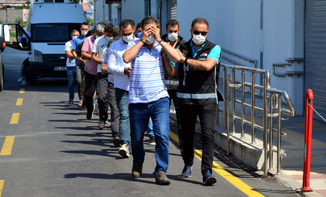  FETÖ den gözaltına alınan 25 şüpheliden biri yüzbaşı çıktı